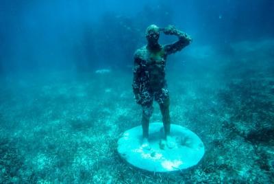 Siente la adrenalina y maneja tu propia SPEEDBOAT en Cancún. Incl