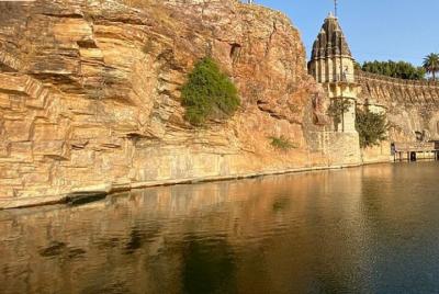 Visite Chittor Fort y Pushkar desde Udaipur con Jaipur Drop