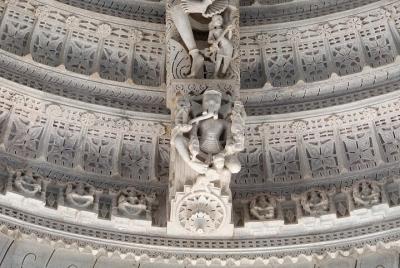Gota de Jodhpur con el templo de Ranakpur y el fuerte de Kumbhalgarh desde Udaipur