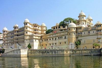 Tour privado de día completo por la ciudad de Udaipur con guía opcional