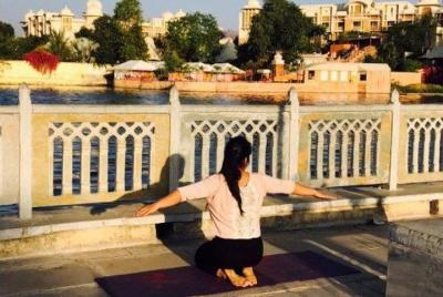 Yoga por la mañana o por la noche con vistas al lago Pichola, Udaipur