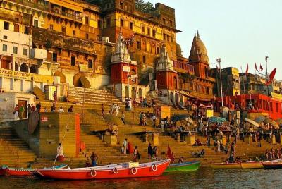 Recorrido turístico de día completo por Varanasi con guía y transportes