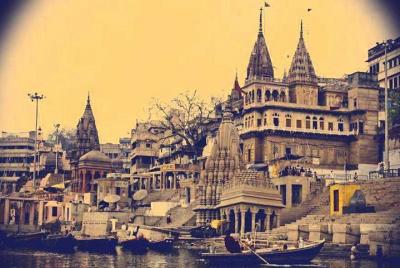 Tour guiado de medio día por la ciudad de Varanasi en automóvil AC con un local