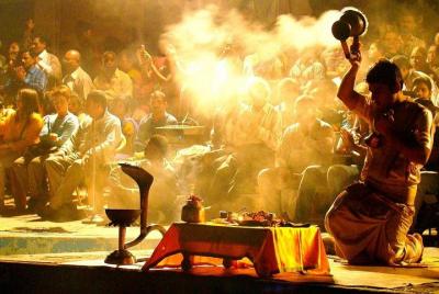 2 días Varanasi City Tour en un tren Vande Bharat