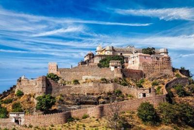 Explore la fortaleza de Kumbhalgarh y el templo de Jain desde Udaipur a Jodhpur
