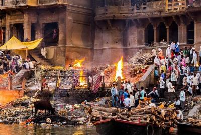 Recorrido a pie por la muerte y el renacimiento en las calles de Varanasi Recorrido a pie por la muerte y el renacimiento en las calles de Varanasi