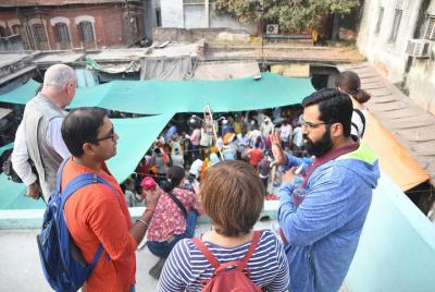 Recorrido a pie por Varanasi: pague como desee Recorrido a pie por Varanasi: pague como desee
