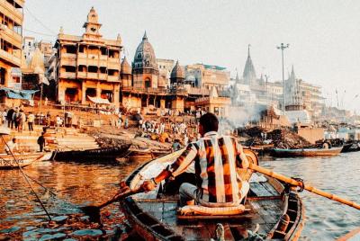 Paseo en barco por el Ganges hasta el fuerte de Ramnagar con traslados