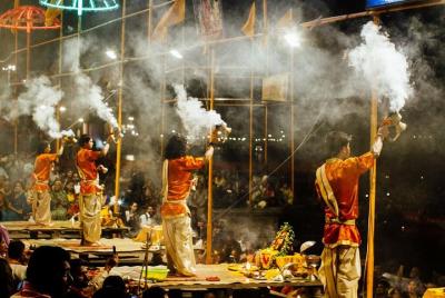 Recorridos de 4 horas por Varanasi: templos con danza clásica y Ganges Aarti