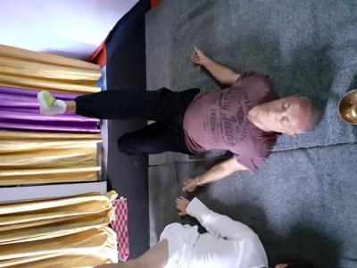 Clase de yoga en Uttar Pradesh