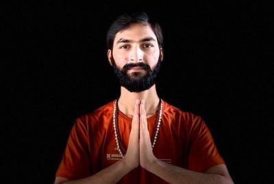 CLASE DE YOGA GRUPAL - PRINCIPIANTE / AVANZADO - Sunrise Yoga con Ayush en Varanasi