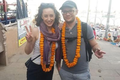 Tour del misticismo de Varanasi con un local que incluye un paseo en barco guiado gratuito