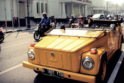 Tour privado por la ciudad de Bandung Heritage con VW Safari Tour privado por la ciudad de Bandung Heritage con VW Safari