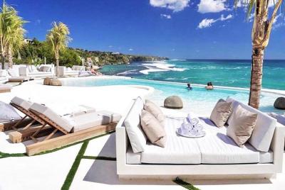 El Kabron Cliff Pool Club Bali incluye comidas y champán o vino