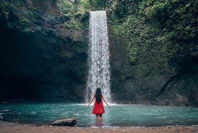 Bali - Recorrido por la catarata de Ubud por todo lo alto Entrada con todo incluido. Bali - Recorrido por la catarata de Ubud por todo lo alto Entrada con todo incluido.