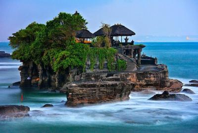 Recorrido privado a Tanah Lot, las terrazas de Jatiluwih y el templo de Ulundanu Recorrido privado a Tanah Lot, las terrazas de Jatiluwih y el templo de Ulundanu