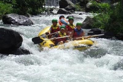 Rafting en aguas blancas de Telaga Waja durante todo el día con a
