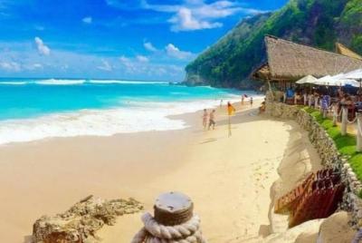 Visita guiada privada de Bali: Sunday Beach Club y Uluwatu Sunset - WiFi gratuito Visita guiada privada de Bali: Sunday Beach Club y Uluwatu Sunset - WiFi gratuito