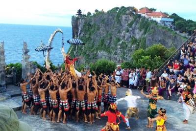 Vehículo estándar chárter con conductor en Colombia: 10 horas de uso