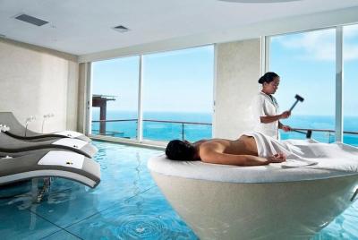 Tratamiento de spa Edge Bali con acceso a la piscina y bebida de bienvenida