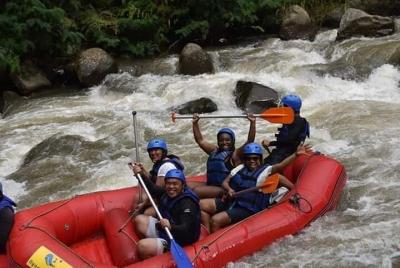 Bali el mejor rafting en el río blanco