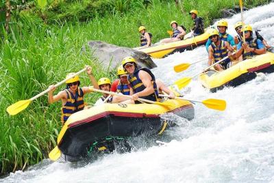 Aventura de rafting de cinco estrellas en el raja telaga
