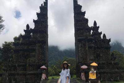 Magnífico templo a orillas del lago y puerta icónica de Handara