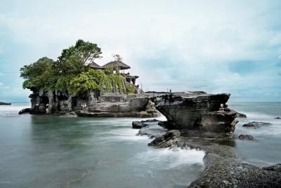 El templo de Oceanside de Tanat Lot