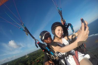 Boleto en línea de 15 minutos para el parapente en Bali con fotos