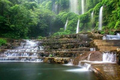 Descubre la cascada de Benang Stokel