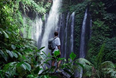Excursión privada de día completo a las cascadas de Lombok con guía japonés