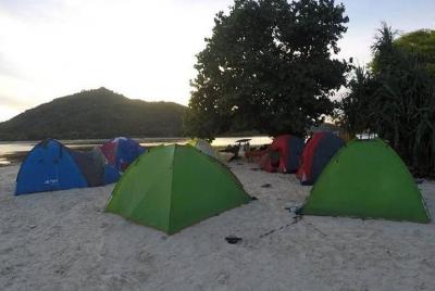 Tour de snorkel y campamento de una noche en Gili Kedis