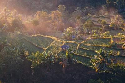 Senderismo por los senderos de Tete Batu en Lombok