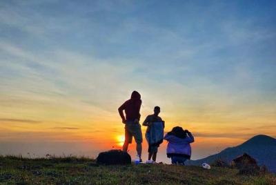 Excursión al amanecer en la colina de Pergasingan comienza desde el pueblo de Sembalun Excursión de 5 horas