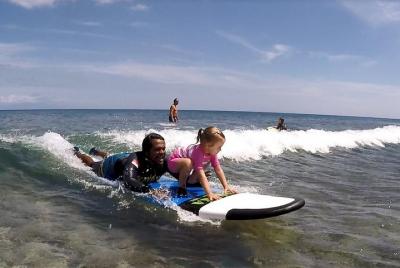 Lección de surf para principiantes para niños