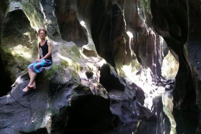 Cañón escondido de Bali, cascada y columpio