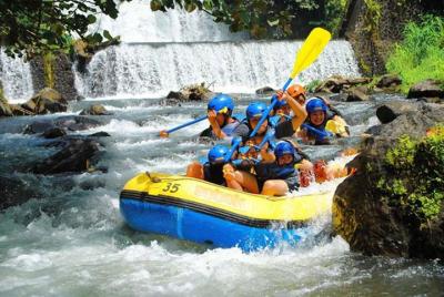 Increíble aventura de rafting en el agua blanca Telaga Waja Bali con desayuno Increíble aventura de rafting en el agua blanca Telaga Waja Bali con desayuno
