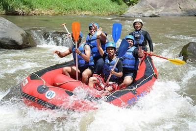 Rafting en aguas bravas de Ubud con traslado privado al hotel y almuerzo Rafting en aguas bravas de Ubud con traslado privado al hotel y almuerzo