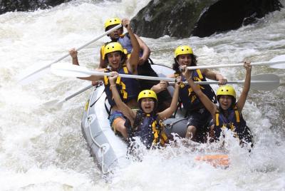 Rafting en aguas bravas del río Ayung de un día completo y visita a Ubud Rafting en aguas bravas del río Ayung de un día completo y visita a Ubud