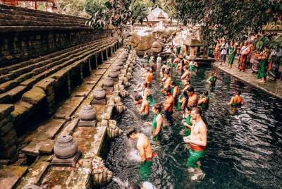 TOUR SANTO - Gunung Kawi y Tirtha Empul Tour TOUR SANTO - Gunung Kawi y Tirtha Empul Tour