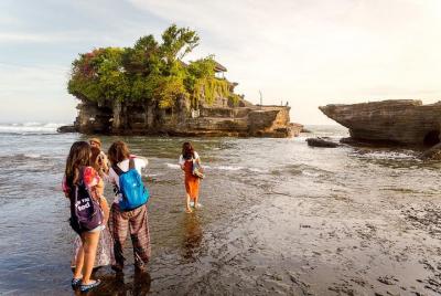 Alquiler de coches en Bali: tour de medio día al atardecer de Tanah Lot Alquiler de coches en Bali: tour de medio día al atardecer de Tanah Lot