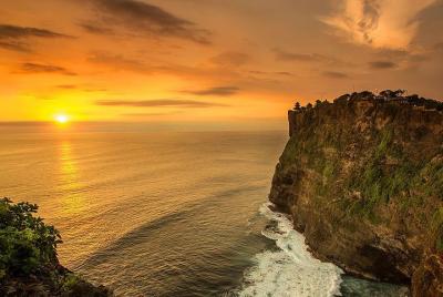 Alquiler de coches en Bali: tour de medio día al atardecer en Uluwatu Alquiler de coches en Bali: tour de medio día al atardecer en Uluwatu