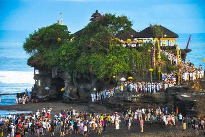 Excursión privada de medio día a Taman Ayun y Sunset at Tanah Lot Excursión privada de medio día a Taman Ayun y Sunset at Tanah Lot