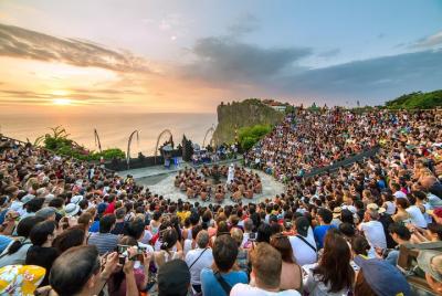 Excursión de medio día: templo de Uluwatu y espectáculo de danza de fuego Kecak Excursión de medio día: templo de Uluwatu y espectáculo de danza de fuego Kecak