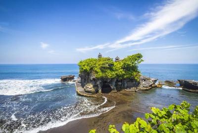 Alquiler de coches de día completo en Bali: recorrido por el templo de Ubud y Tanah Lot Alquiler de coches de día completo en Bali: recorrido por el templo de Ubud y Tanah Lot