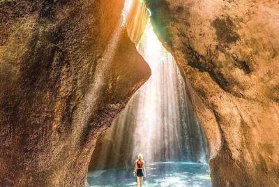 Tour a la cascada Tukad Cepung y puertas del cielo en el templo Lempuyang Tour a la cascada Tukad Cepung y puertas del cielo en el templo Lempuyang