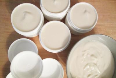 Cuidado de la piel balinés, parte 1: exfoliación corporal y mascarilla corporal Cuidado de la piel balinés, parte 1: exfoliación corporal y mascarilla corporal