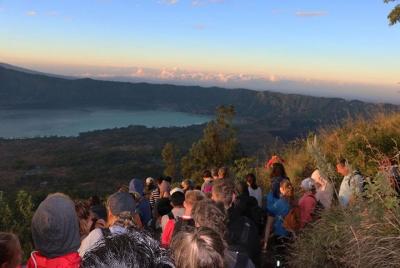 Tour de Plantación de Café y Trekking al Monte Batur Sunrise Tour de Plantación de Café y Trekking al Monte Batur Sunrise