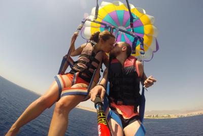 Tour privado en pareja romántica en Bali con aventura en parasailing Tour privado en pareja romántica en Bali con aventura en parasailing