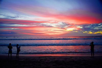 Paquetes de luna de miel de 8 días en Bali: Seminyak, Uluwatu, Tegalalang, Ubud Paquetes de luna de miel de 8 días en Bali: Seminyak, Uluwatu, Tegalalang, Ubud